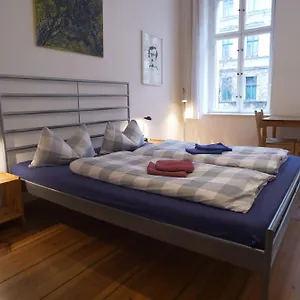 Pensión Maedchenkammer, Berlín