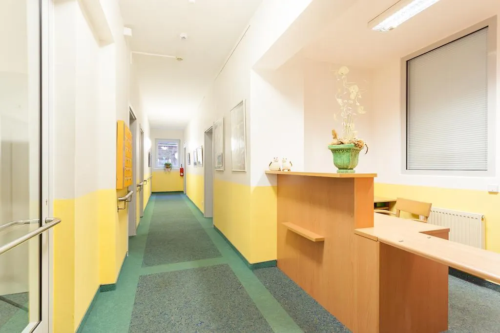 Hotel Mit-Mensch Berlin 3*,